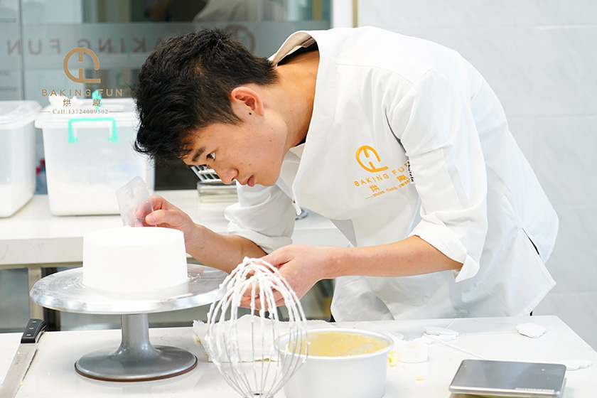 廣東哪里有學做蛋糕面包的學校？