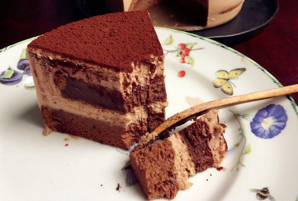 蛋糕做法培訓|烘趣蛋糕學校教你巧克力慕斯蛋糕的做法